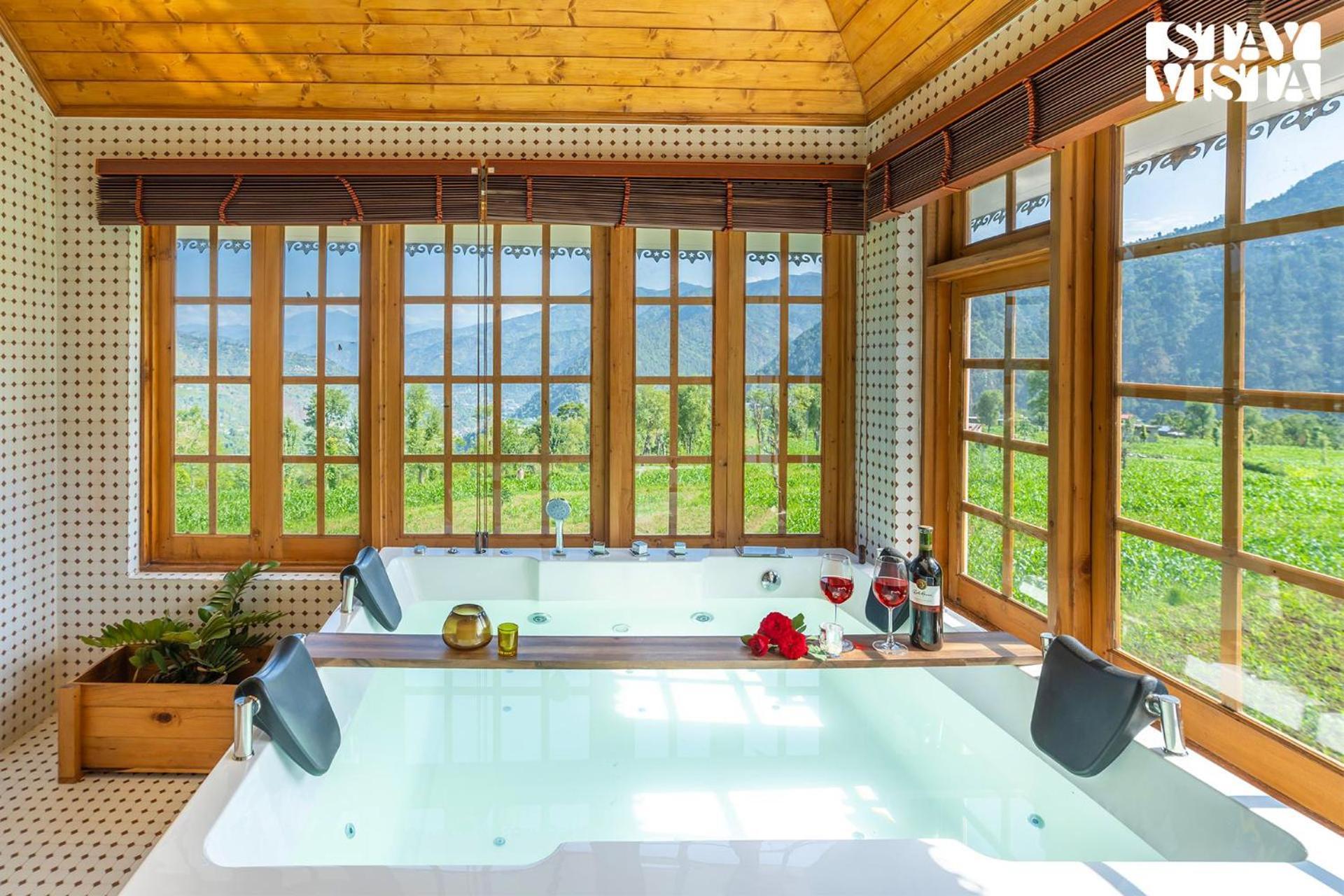 Stayvista At The Oakridge 4 Bhk Villa In Dharamshala With Jacuzzi & Balcony Chamba (Himachal Pradesh) Eksteriør bilde